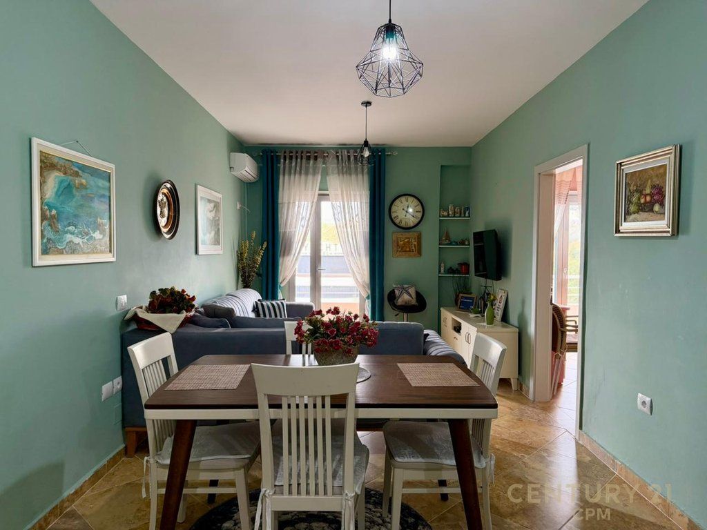 SHITET APARTAMENT 2+1 NE VIJE TE PARE ME DETIN NE LUNGOMARE