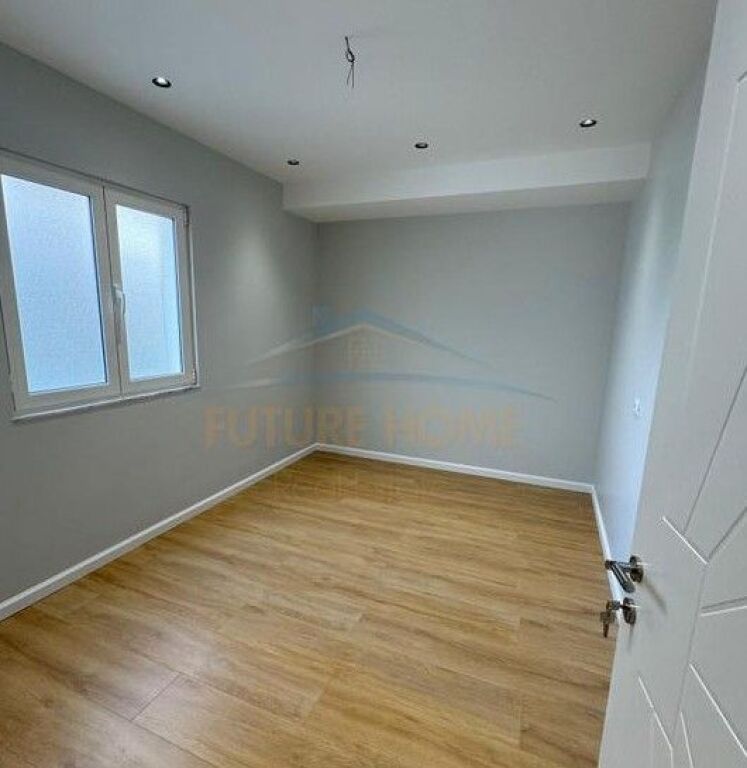 For sale, Apartment 3+1+2+ parking space, Fresku, Tirana.