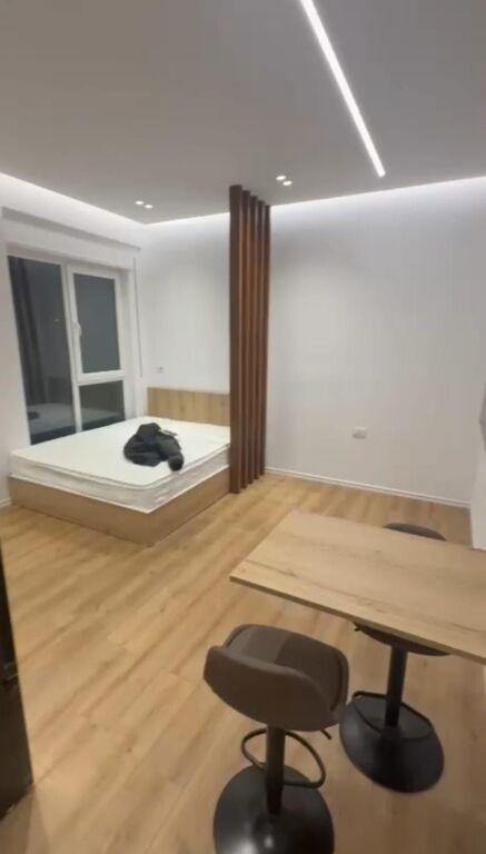 5 Maji Jepet me Qera Studio (Gazoniere)