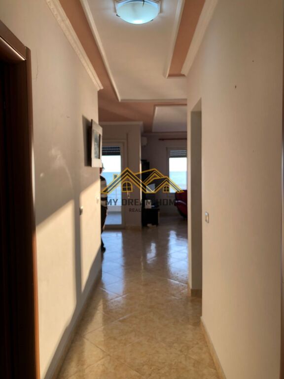 JEPET APARTAMENT ME QIRA NE CURRILA PAMJE BALLORE DETI !