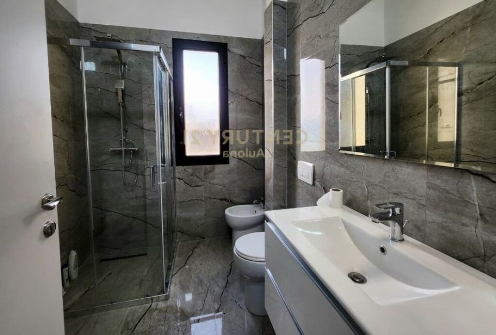 Shitet apartament 2+1 me pamje nga deti