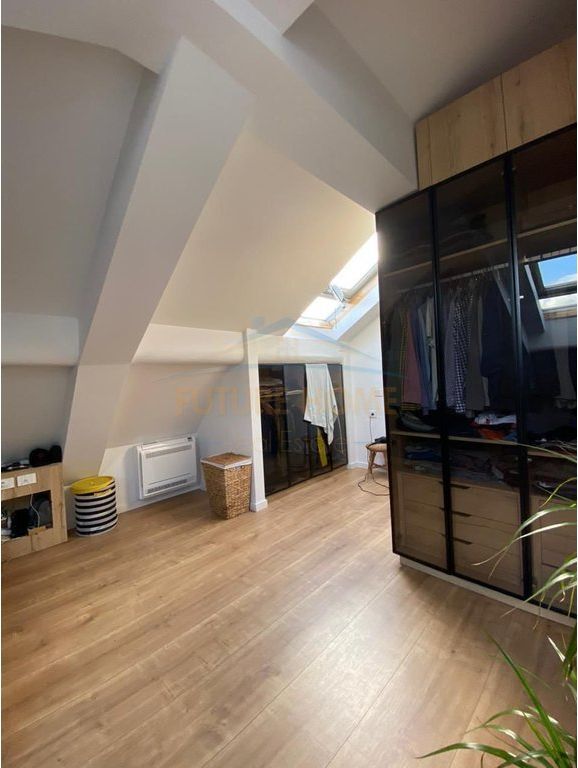 Shitje, Penhouse 1+1, ish Blloku