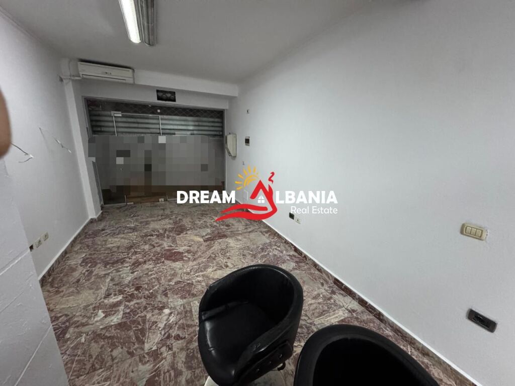 Premises for rent in the Paris Commune area, Tirana (ID 42611405)