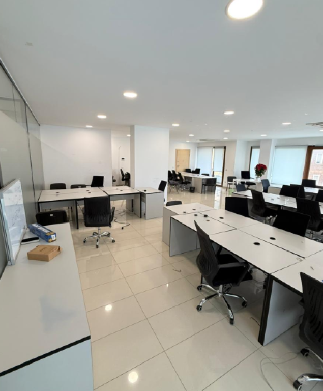 🏢 Ufficio in Affitto – Delijorgji    