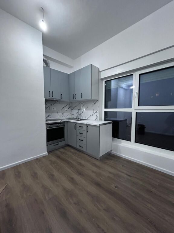 🏠 Jepet me qera apartament 1+1 📍 Residenca Kadiu – Ali Demi💰 Çmimi: 35,000 lekë/muaj
