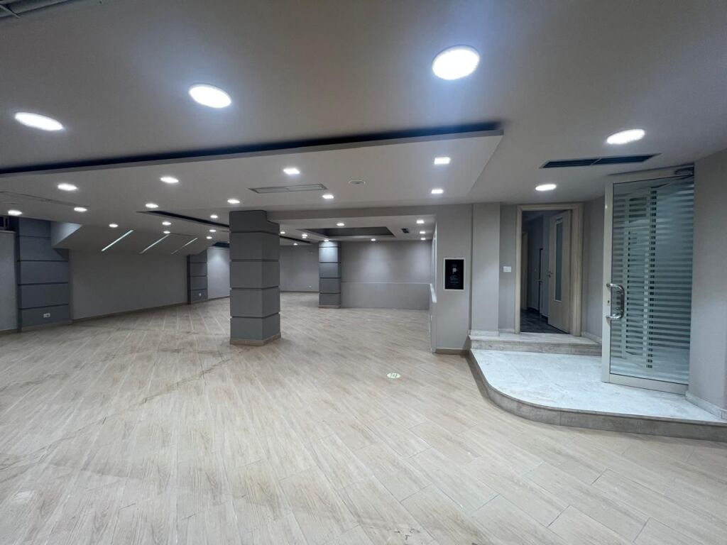 LOCALE COMMERCIALE IN VENDITA VICINO ALLA SCUOLA MIGJENI, DURRES