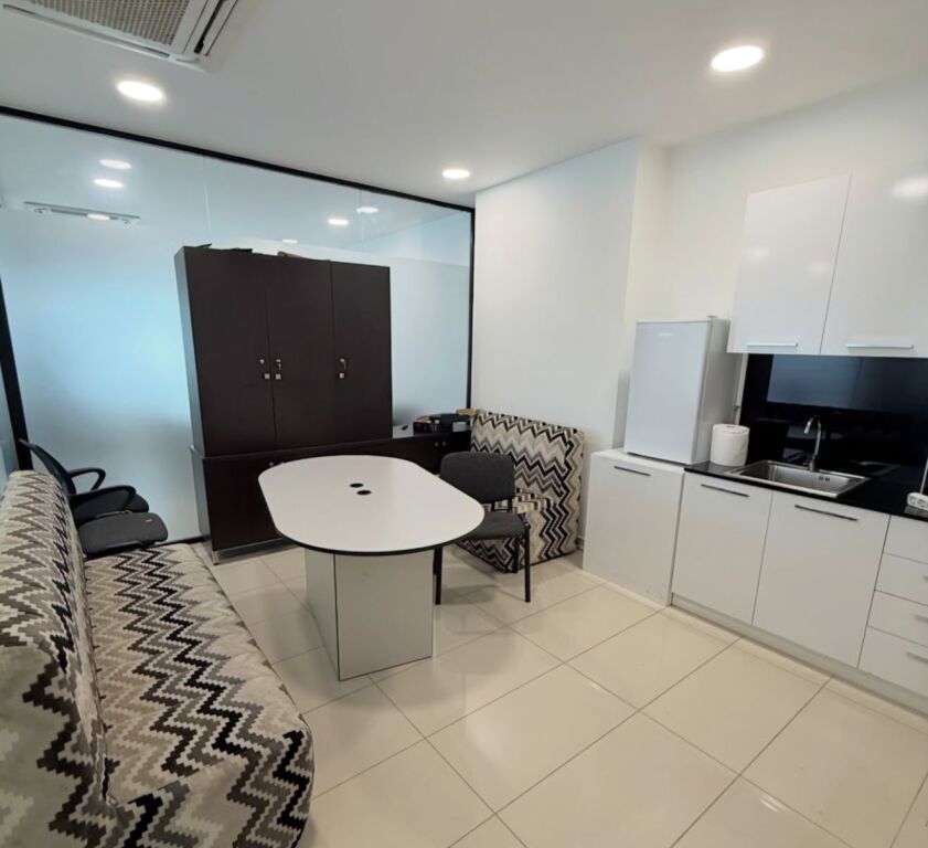 Ufficio Moderno in Affitto presso il Complesso Delijorgji 187 m2 !