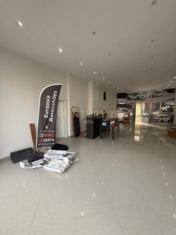 COMMERCIAL SPACE FOR SALE ON FLOOR 0 AT DRY LAKE