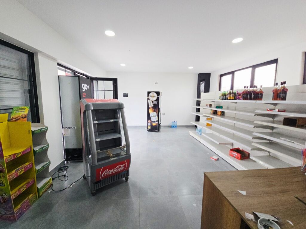 BUSINESS PREMISES FOR RENT BY THE ROAD IN SHKALLNUR DURRES