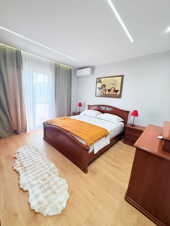 VENDESI APPARTAMENTO 3+1+2 MERCATO INDUSTRIALE,DURRËS