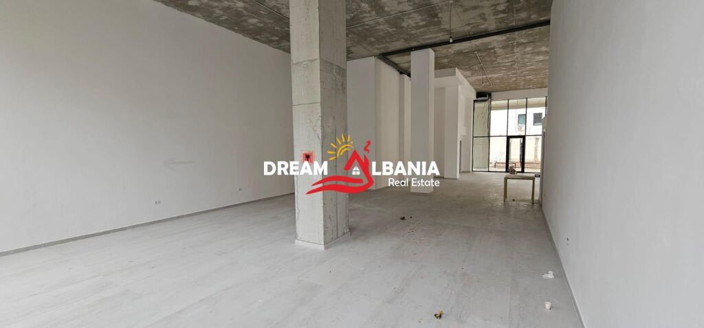 Jepet me qera ambient njesi biznesi/dyqan ne rrugen e Barrikadave (ID 42711153)