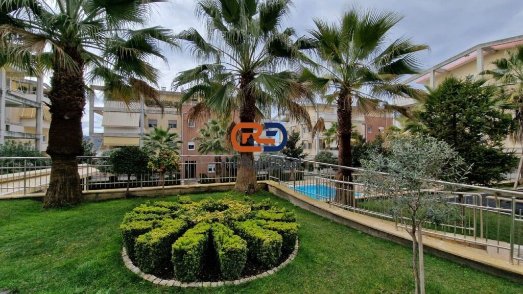 Tek Kompleksi Touch of the Sun, Jepet me Qera Super Penthouse Bashke me Post Parkimi