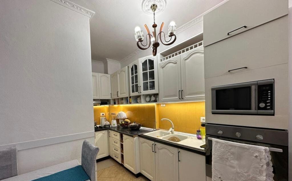 Shitet apartament 1+1, prane Bar-Oslo ne Astir!