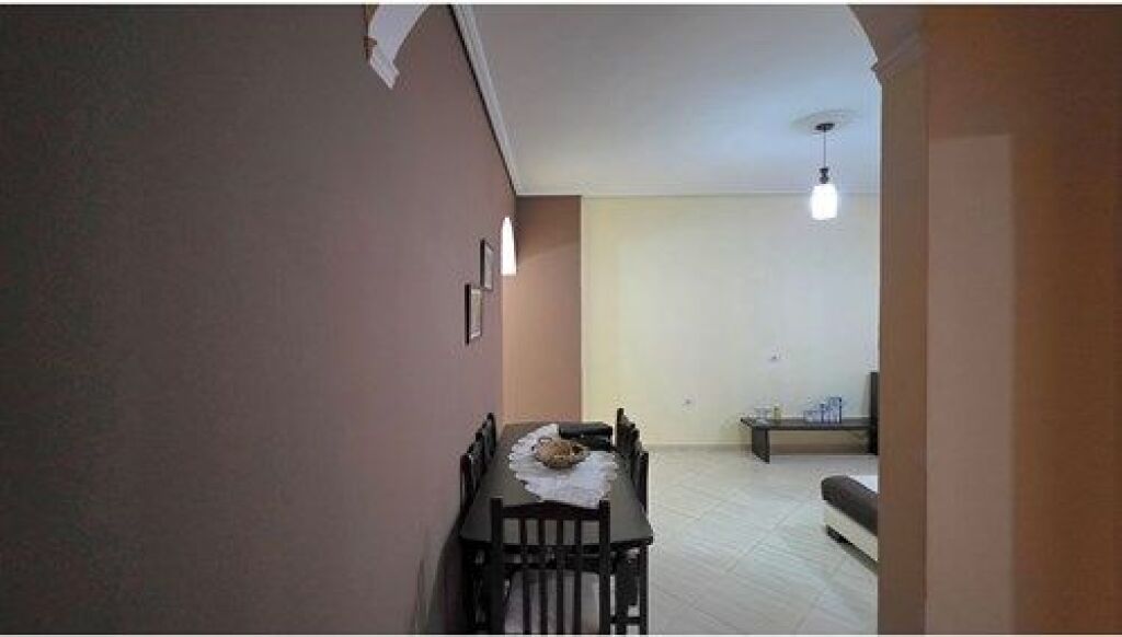 Apartament 1+1 tek Kisha Ortodokse ne shitje,Vlore