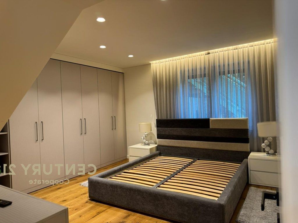 VILE ME QIRA NE LONG HILL RESIDENCE