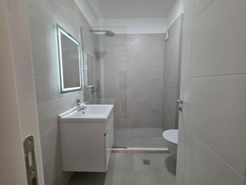 Jepet me Qera Apt 1+1 (+ Bllkn) 100% i Ri 5 min nga Farmacia 10📍 (Fakulteti i Mjeksise) Pallat i Ri V.2025 | 50,000 leke / Muaj 🔥