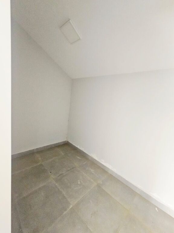 JEPET ME QERA AMBJENT BIZNESI BUZE RRUGE NE PLEPA DURRES