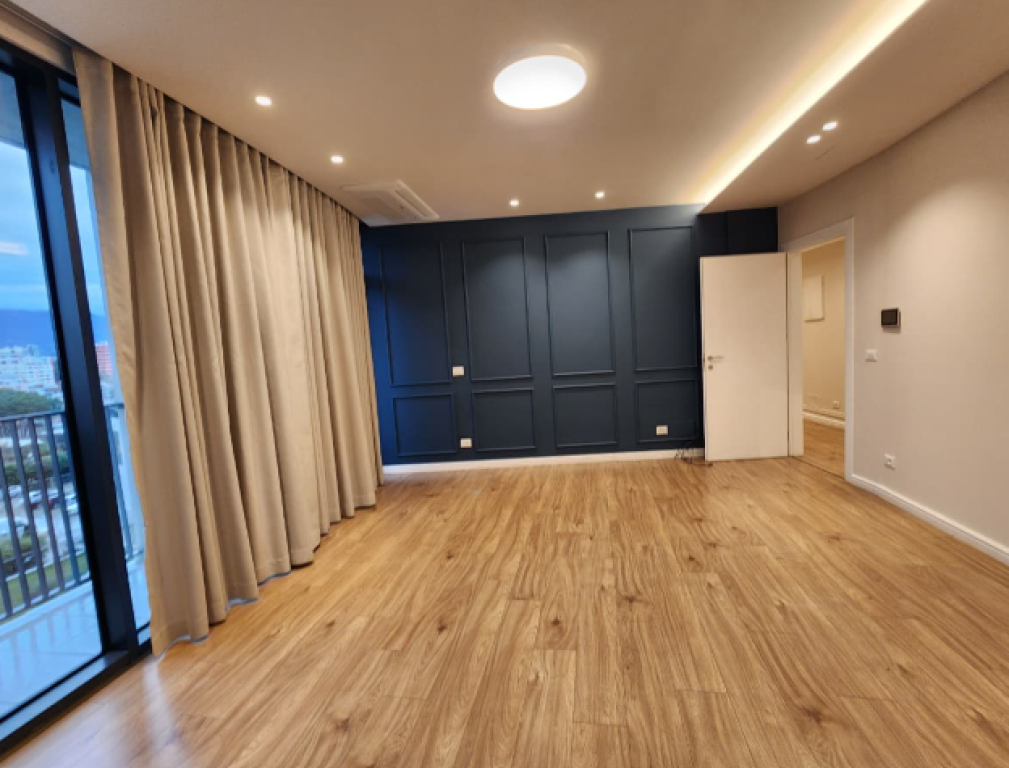 Zyre me qira tek Lake View