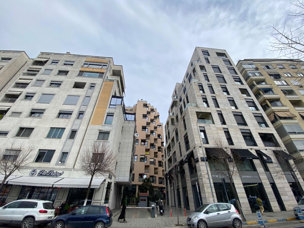 Zyre me qira tek Rruga e Kosovareve