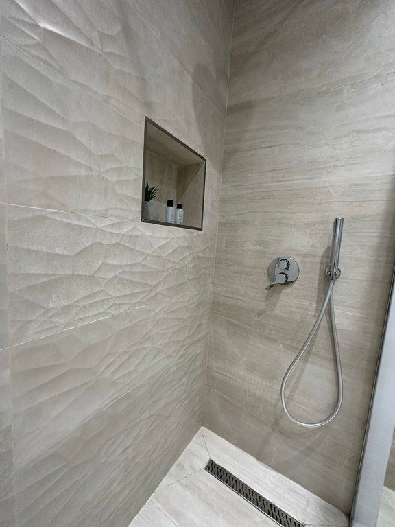 Apartament modern me qira mbi Kafe Roma ne Bllok!