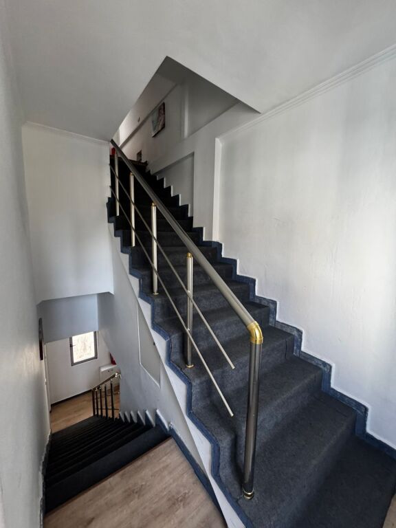 🏨 Jepet me Qera Ndërtesë për Hotel tek Rruga e Kavajës ne Tiranë me 8 dhoma