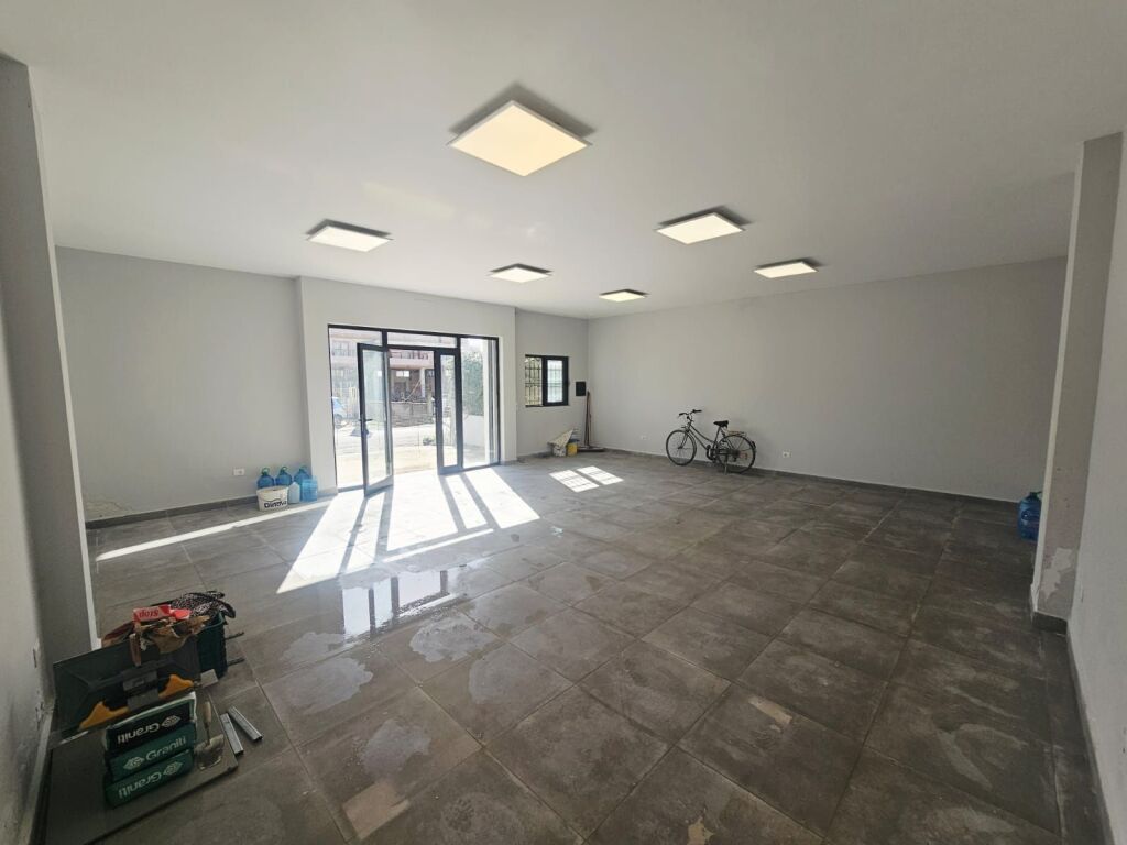 JEPET ME QERA AMBJENT BIZNESI BUZE RRUGE NE PLEPA DURRES