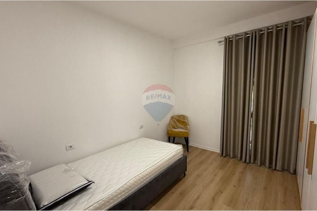 Appartamento 3+1+2 in affitto nella zona di Porcelani molto vicino a TV Klan.