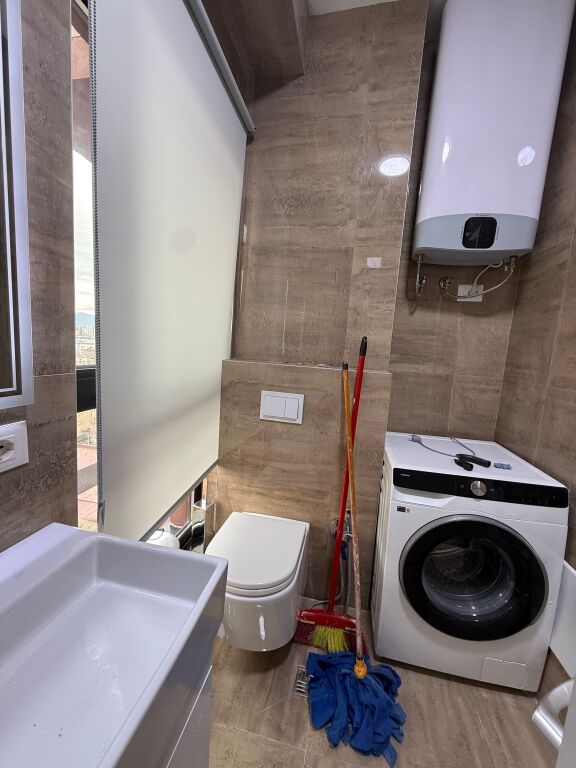 🏠JEPET ME QIRA Apartament Modern 2+1+2bllk 📍Tirana Garden Building, Rruga e Kavajes 🏢Pallat i ri me ashensor  🛋️Arredim i ri &amp; modern 📐Sip. 120m2  💶 Çmimi: 1500€    