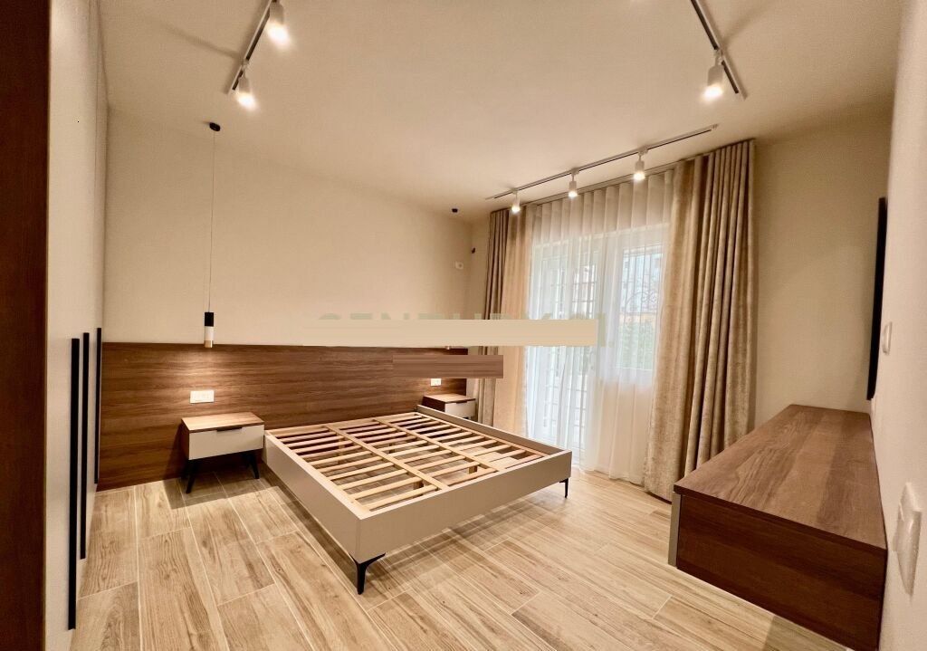 APARTAMENT MODERN 2+1 me OBORR & 2 POSTE PARKIMI