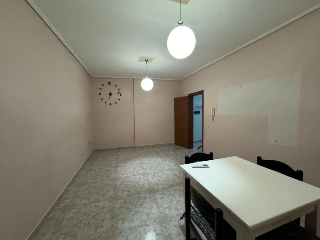 ZYRE ME QIRA RR. DIBRES 98 M2 500 EURO