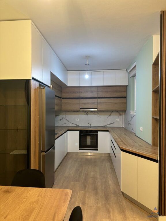 JEPET ME QERA APARTAMENT DUBLEX 3+1 TEK RRUGA SINA 1500 EURO