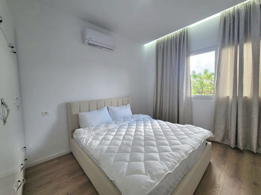 Tirane, jepet me qera apartament Kati 1, 100 m² 550 € (Rruga e Vilave)