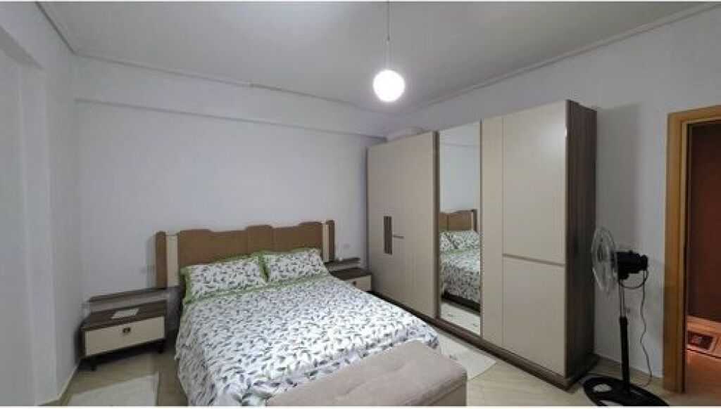 Apartament 1+1 tek Kisha Ortodokse ne shitje,Vlore