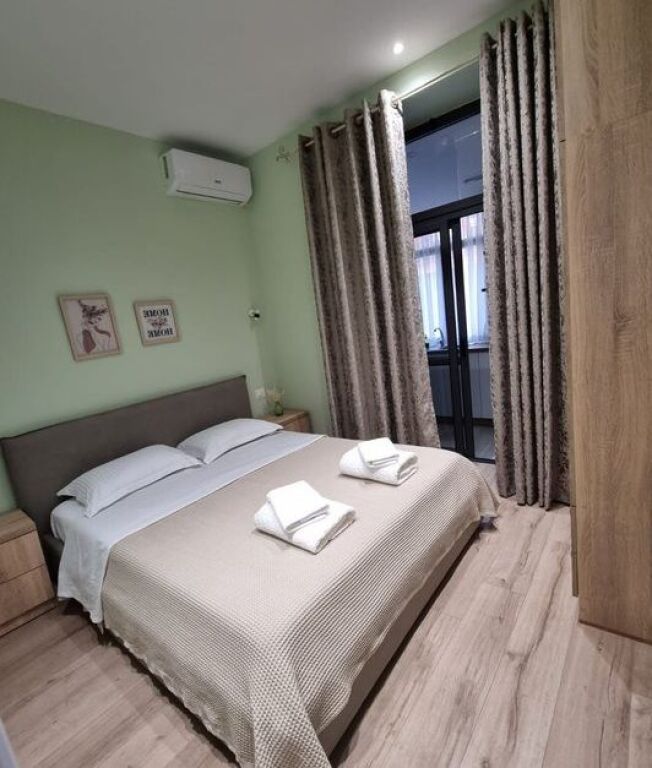 Apartament modern me qira mbi Kafe Roma ne Bllok!