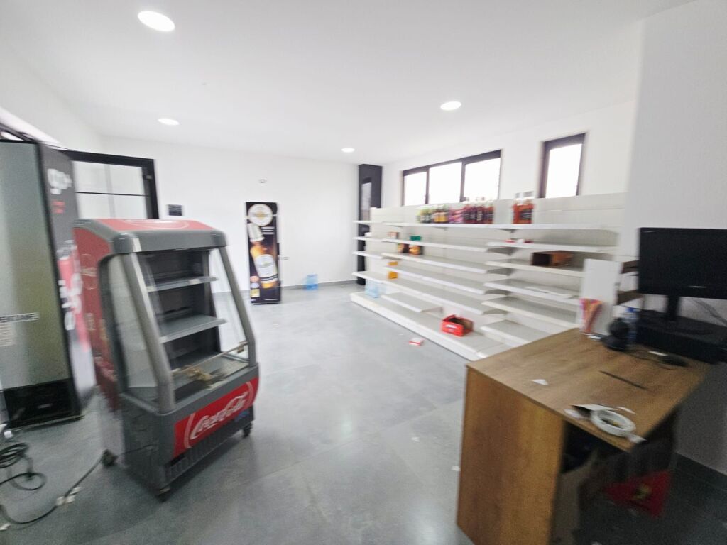 BUSINESS PREMISES FOR RENT BY THE ROAD IN SHKALLNUR DURRES