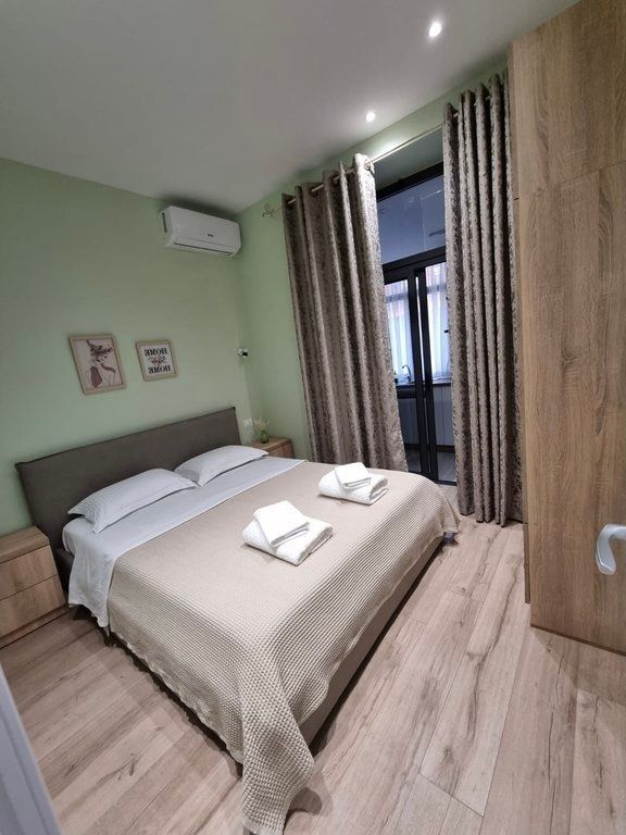 Apartament 1+1 me qira mbi Kafe Roma ne Bllok!