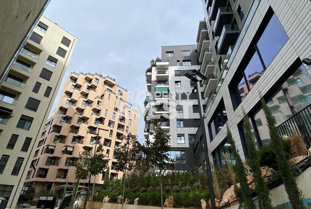 Zyre me qira tek Rruga e Kosovareve