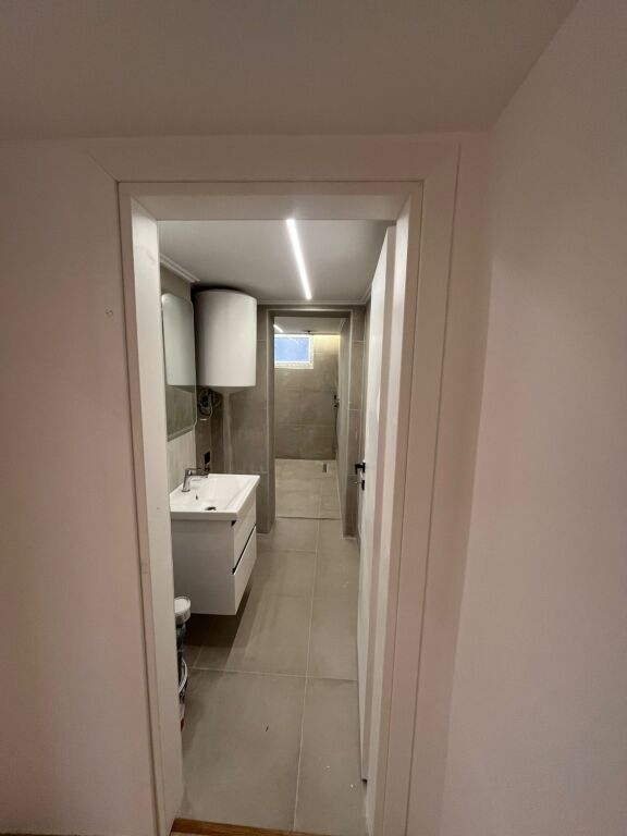 Locale commerciale in affitto - Vicino a Vesa Center, Bllok