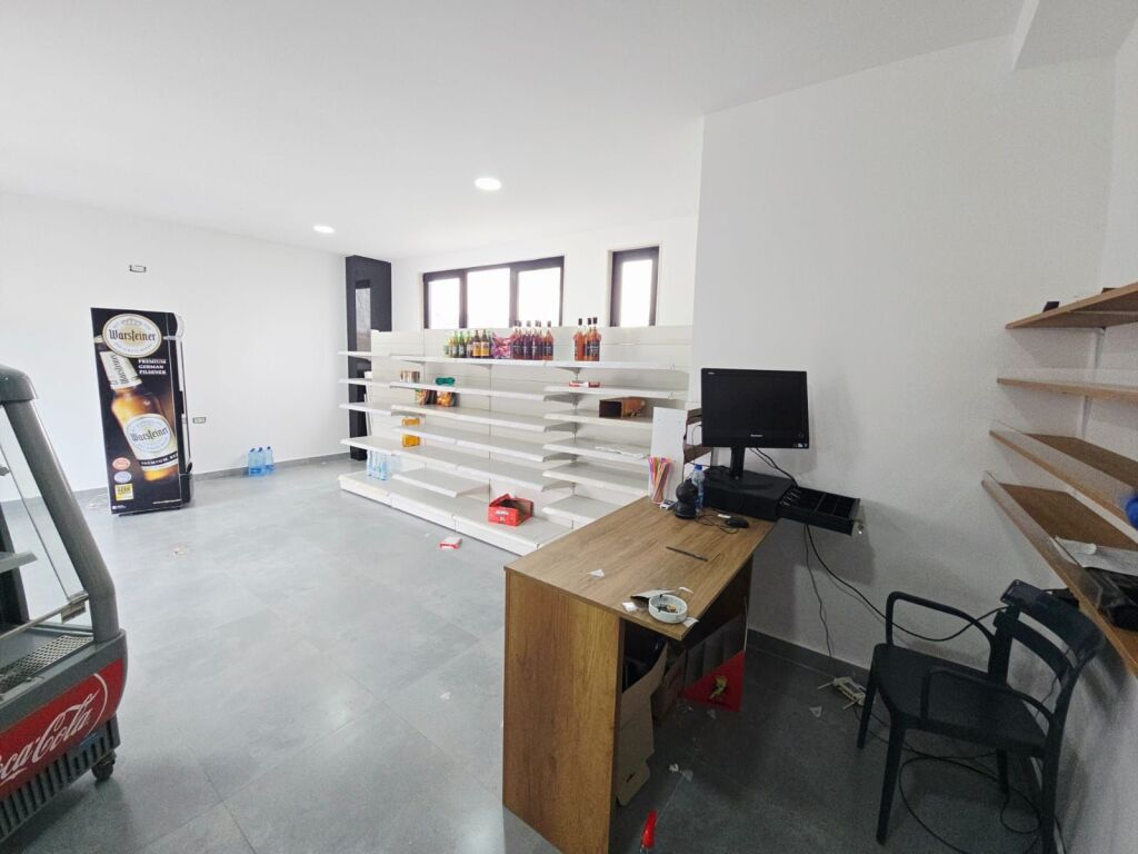 BUSINESS PREMISES FOR RENT BY THE ROAD IN SHKALLNUR DURRES