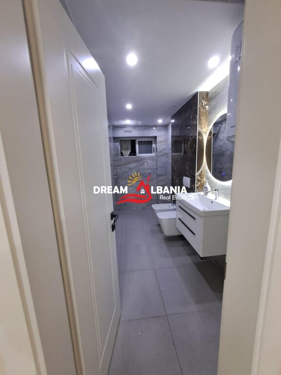 Jepet me qera apartament 2+1 per zyra, ne qender afer 9 Katesheve , Tirane (ID 42215473)
