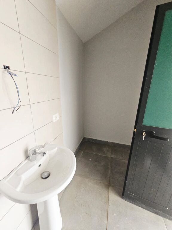 JEPET ME QERA AMBJENT BIZNESI BUZE RRUGE NE PLEPA DURRES