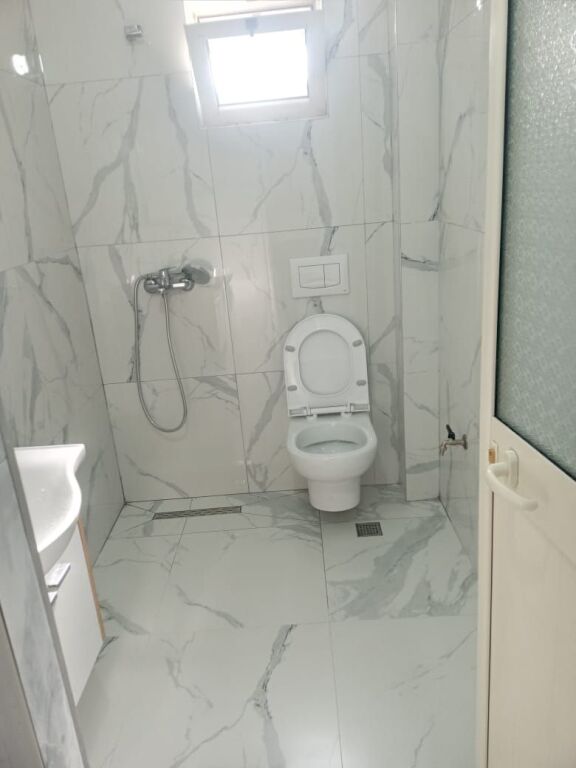 APARTAMENT 2+1. 35000 LEKE.ASTIR,BAR ARTISTI