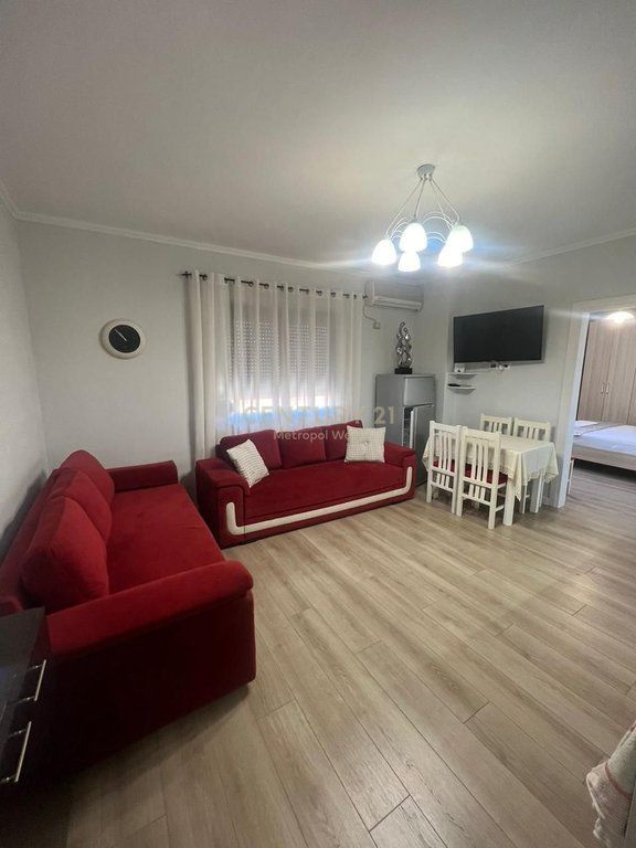 Apartament 2+1 me qera te Rruga Barrikadave