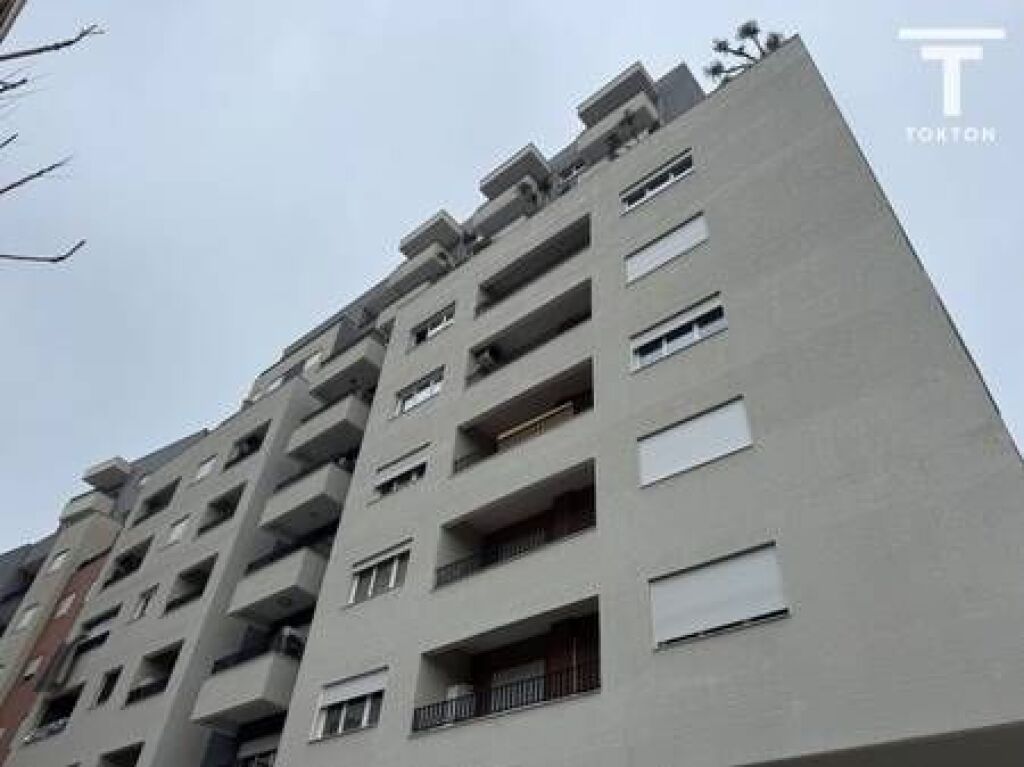 SHITET APARTAMENT 3+1, RRUGA "QEMAL STAFA",PAZARI I RI, TIRANË