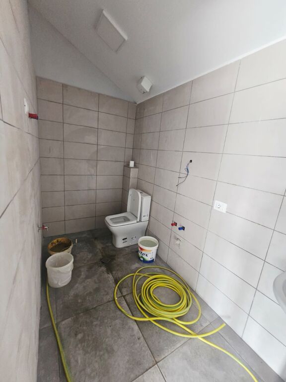 JEPET ME QERA AMBJENT BIZNESI BUZE RRUGE NE PLEPA DURRES