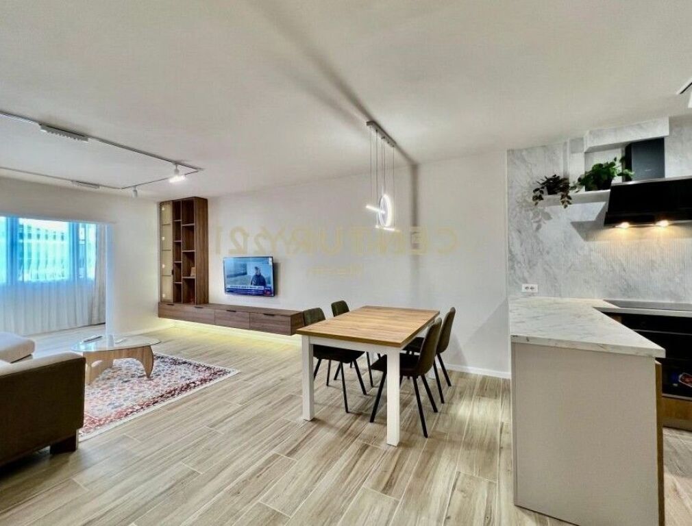 AFFITTO, APPARTAMENTO MODERNO 2+1 con CORTILE e 2 POSTI AUTO