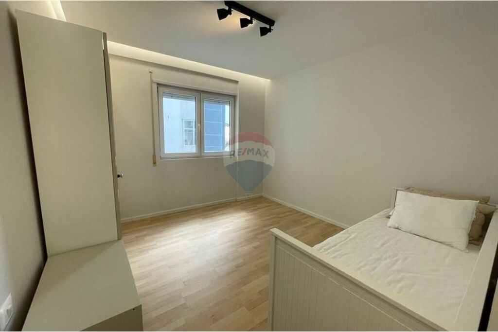 🌊🏡 APARTAMENT 2+1 PËR SHITJE – LUNGOMARE, VLORË