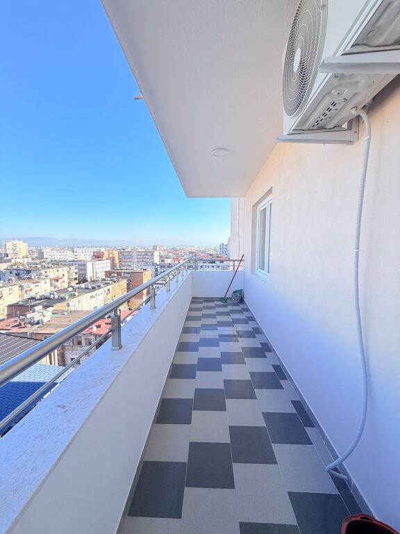 VENDESI APPARTAMENTO 3+1+2 MERCATO INDUSTRIALE,DURRËS