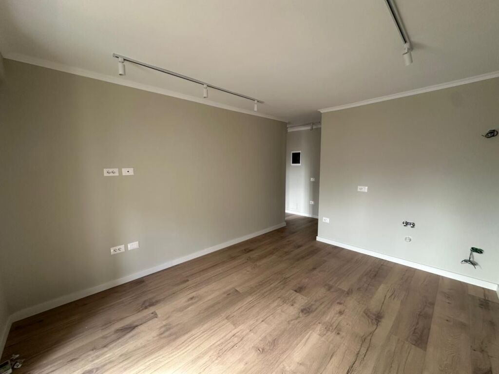 Apartament 1+1 per shitje tek 21-Dhjetori.