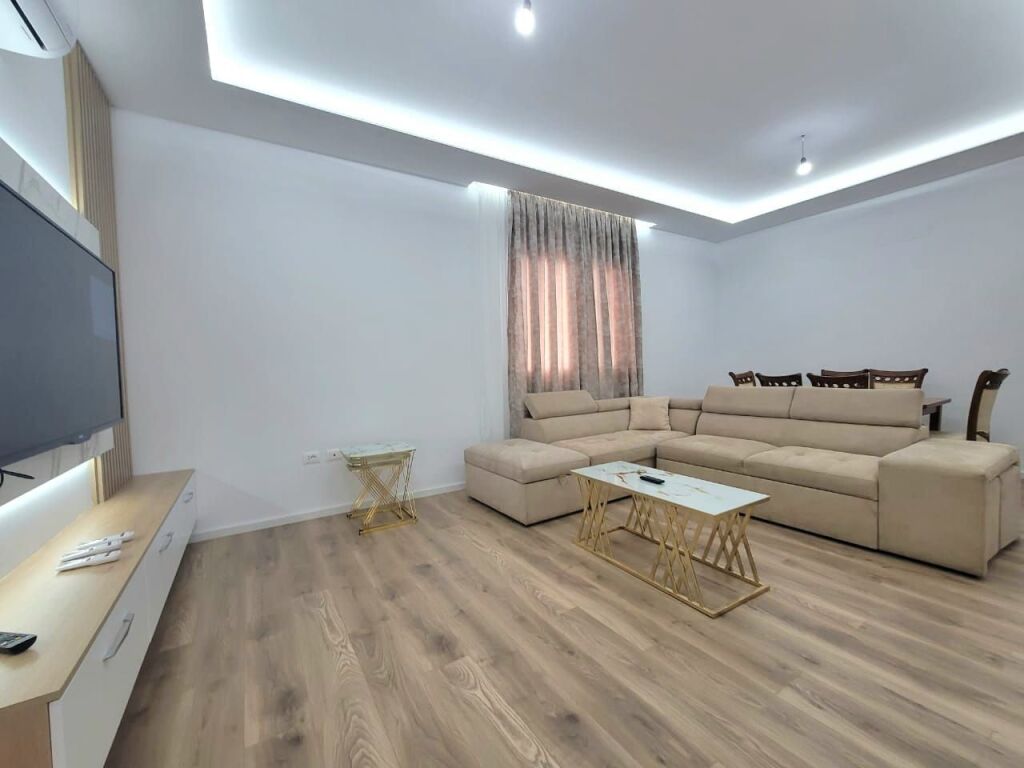 Tirane, jepet me qera apartament Kati 1, 100 m² 550 € (Rruga e Vilave)